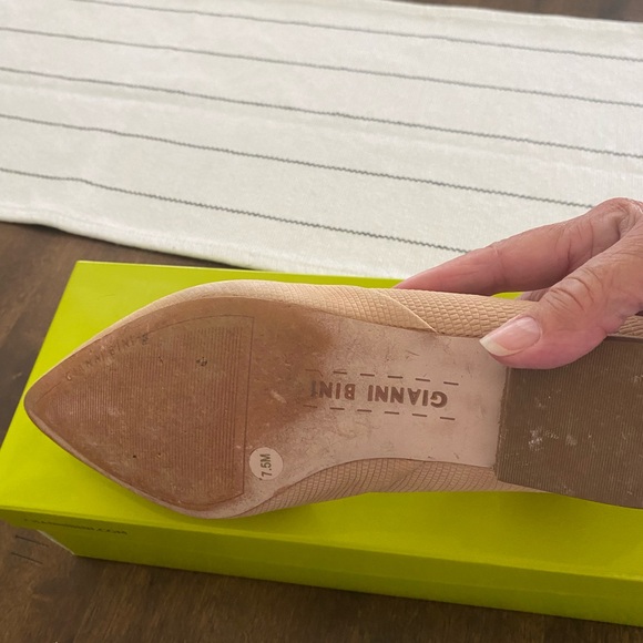 Tan flat - Picture 2 of 5